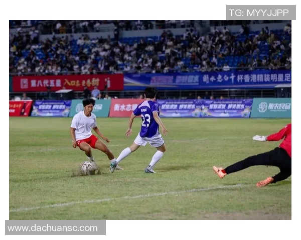 足球明星如何用心照顾粉丝情感与需求的真实故事与感人瞬间 足球明星如何用心照顾粉丝情感与需求的真实故事与感人瞬间